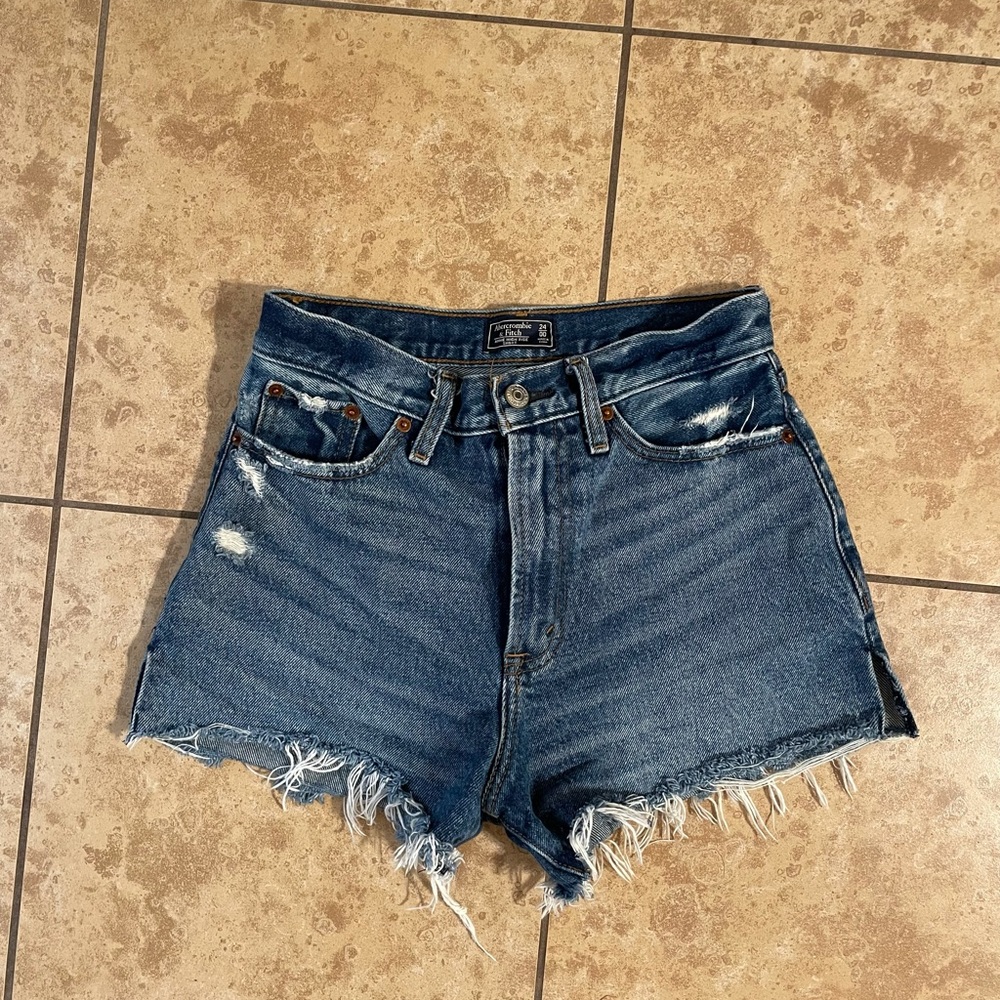 A&F High Rise Cutoff Shorts - Picture 2 of 4